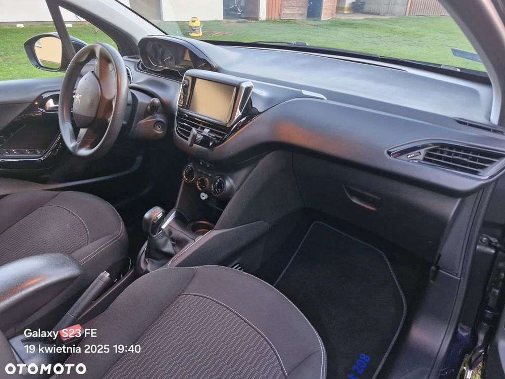 Peugeot 208 - 14
