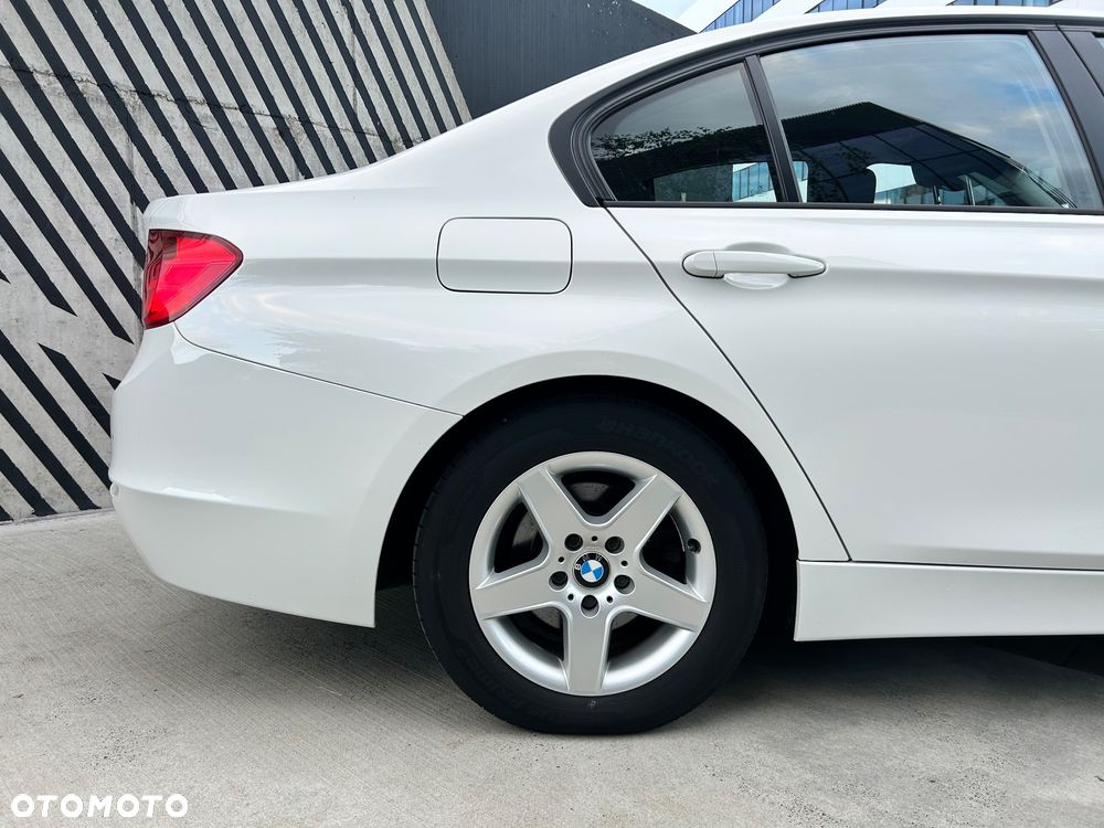 BMW Seria 3 316i - 27