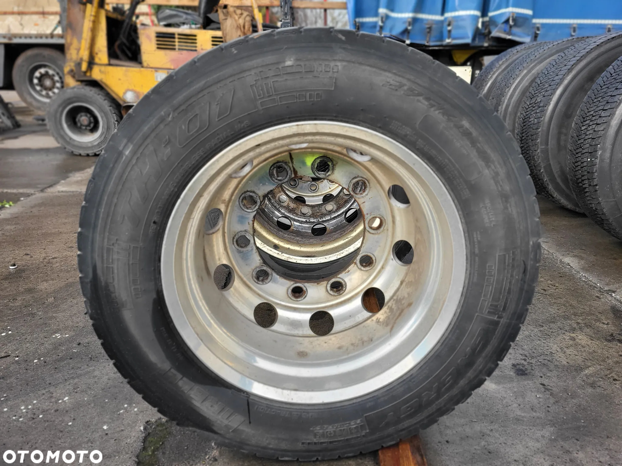 Felgi aluminiowe Alcoa 22,5 x 9.00 z opanami Pirelli 315/60/22,5 - 3