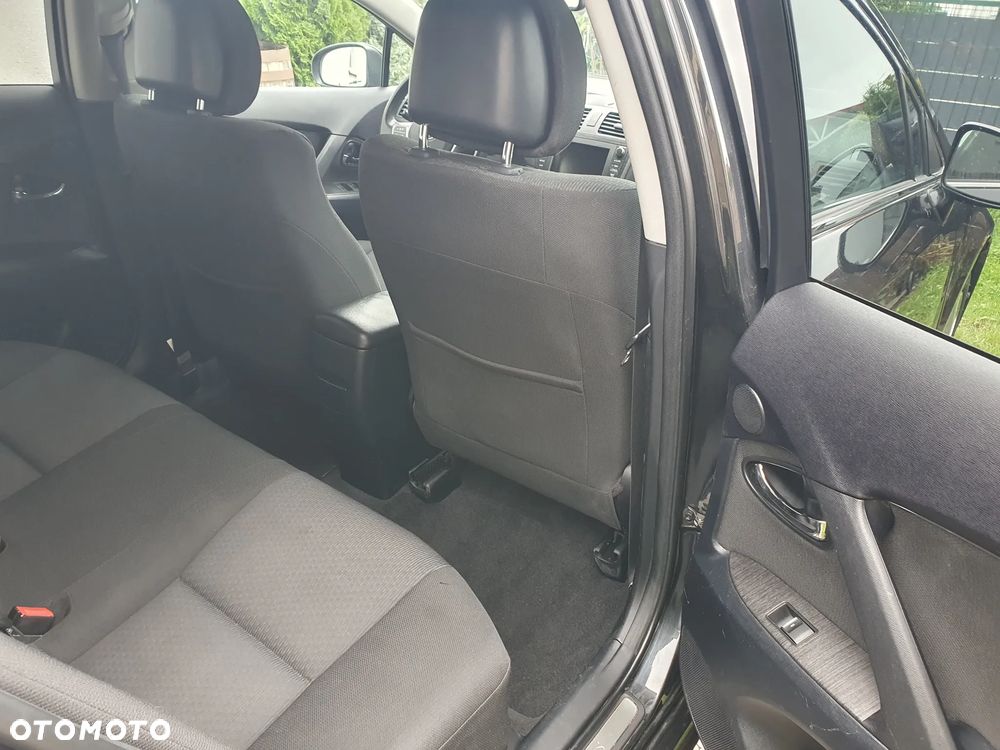Toyota Avensis 1.8 Sol plus NAVI - 14