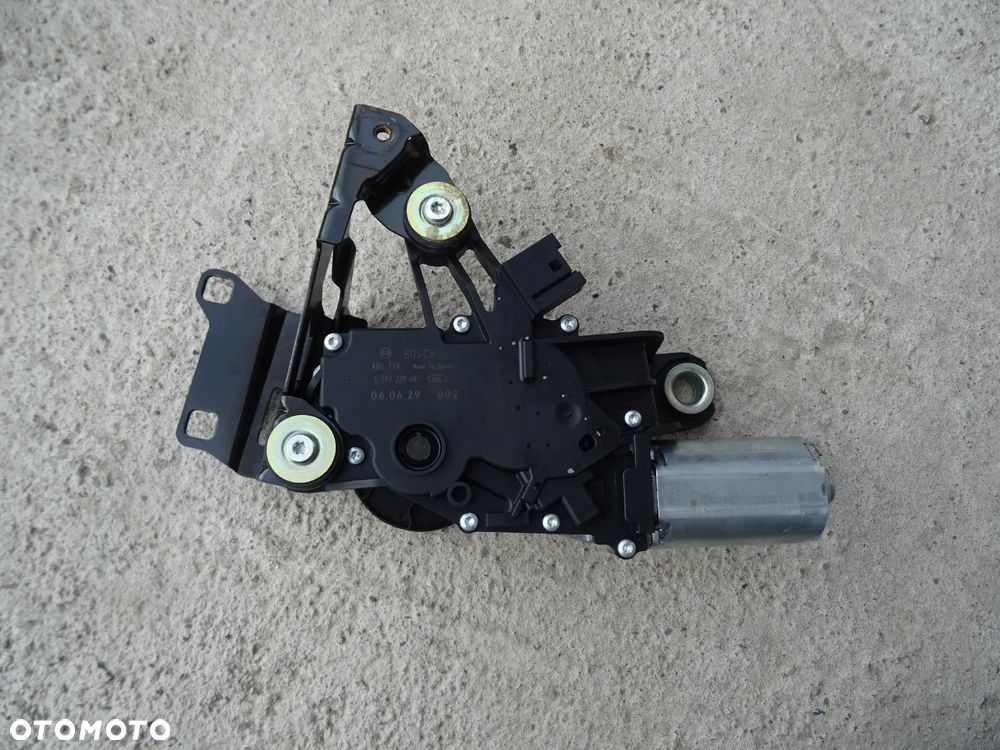 BMW E61 MECHANIZM SILNICZEK WYCIERACZKI TYLNEJ KLAPY TYŁ - 1