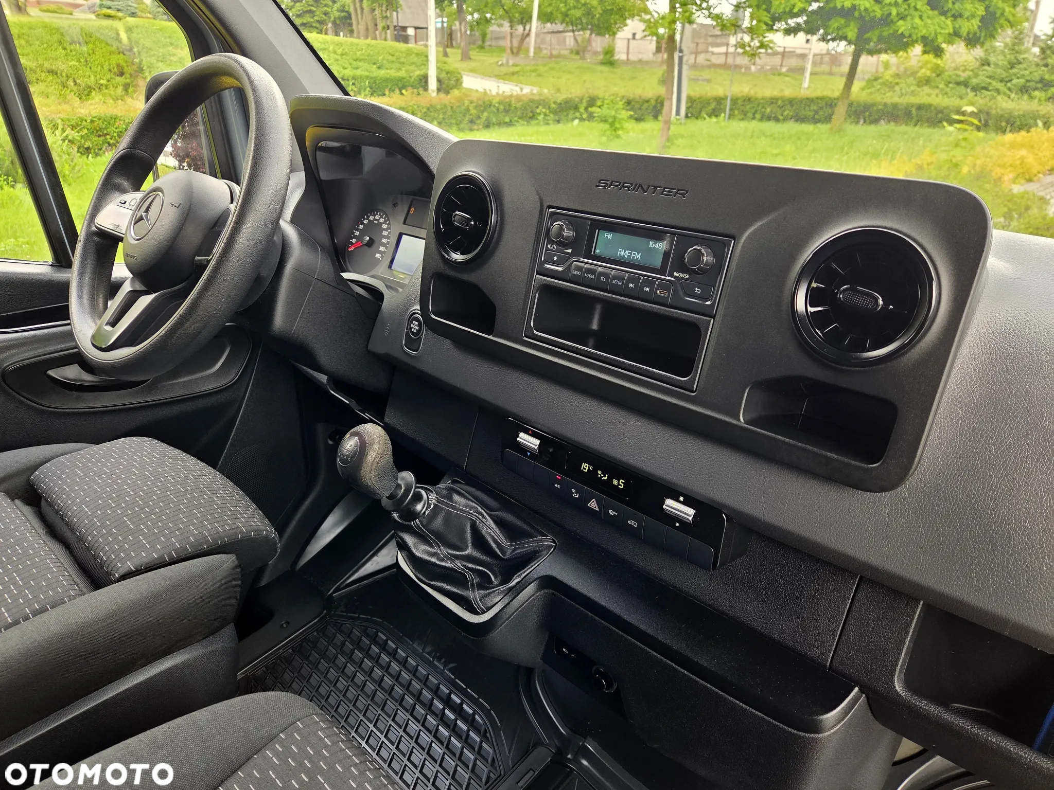 Mercedes-Benz Sprinter - 32