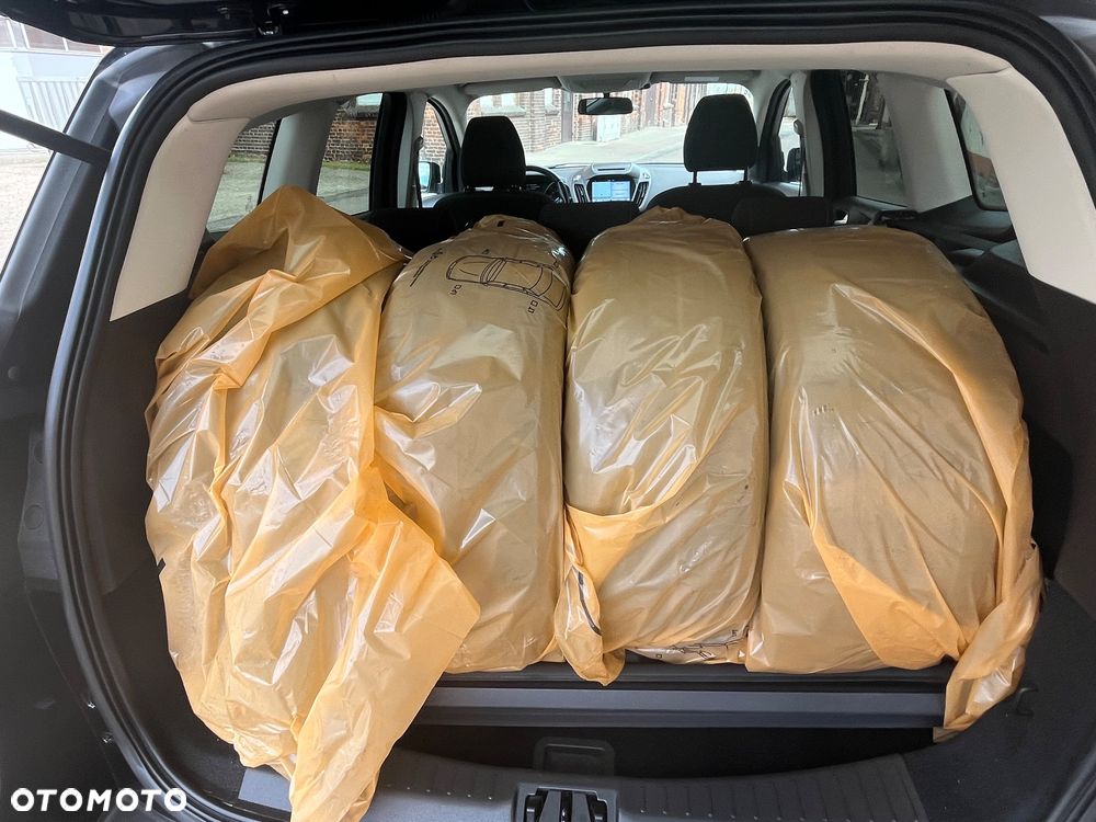 Ford Kuga 1.5 EcoBoost 2x4 Titanium - 17