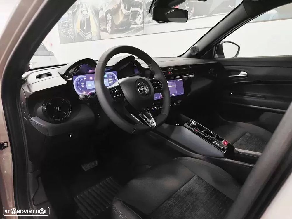 Alfa Romeo Junior Elletrica 50 kWh Launch Edition - 7