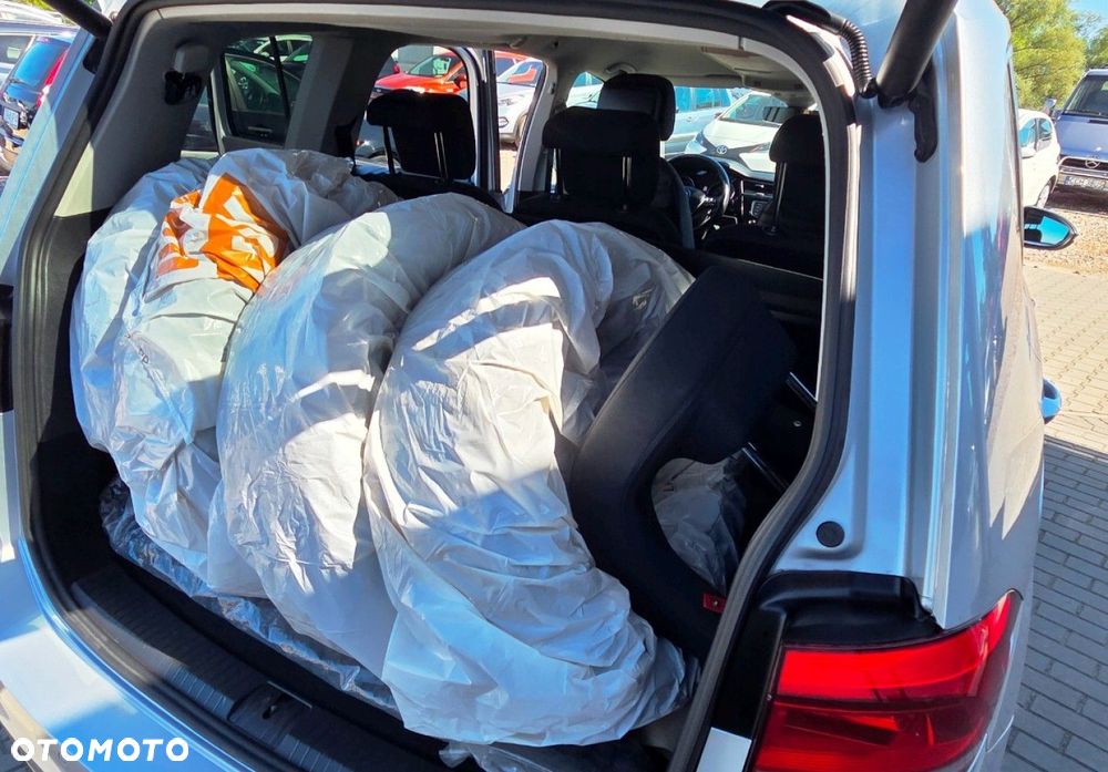 Volkswagen Touran - 24