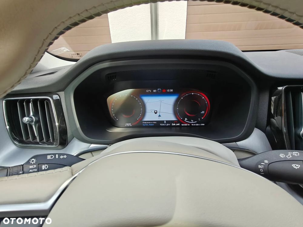 Volvo XC 60 B4 D AWD Momentum Pro - 11
