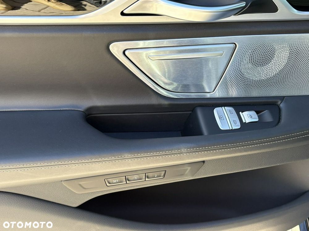 BMW Seria 7 - 26
