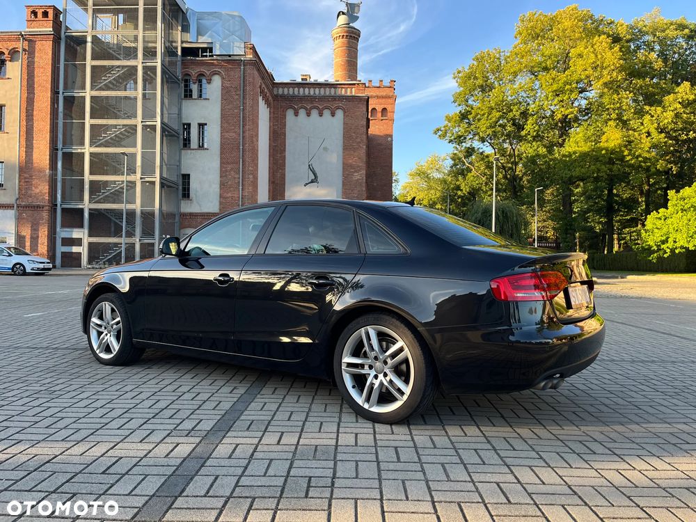 Audi A4 Limousine - 4