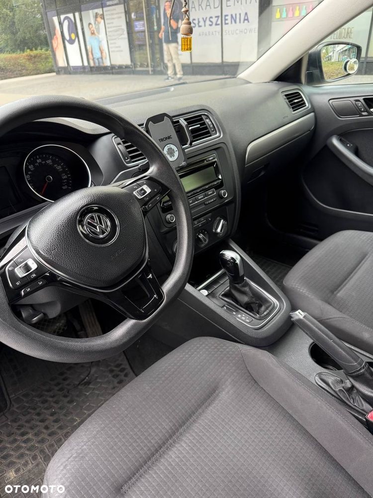 Volkswagen Jetta - 3