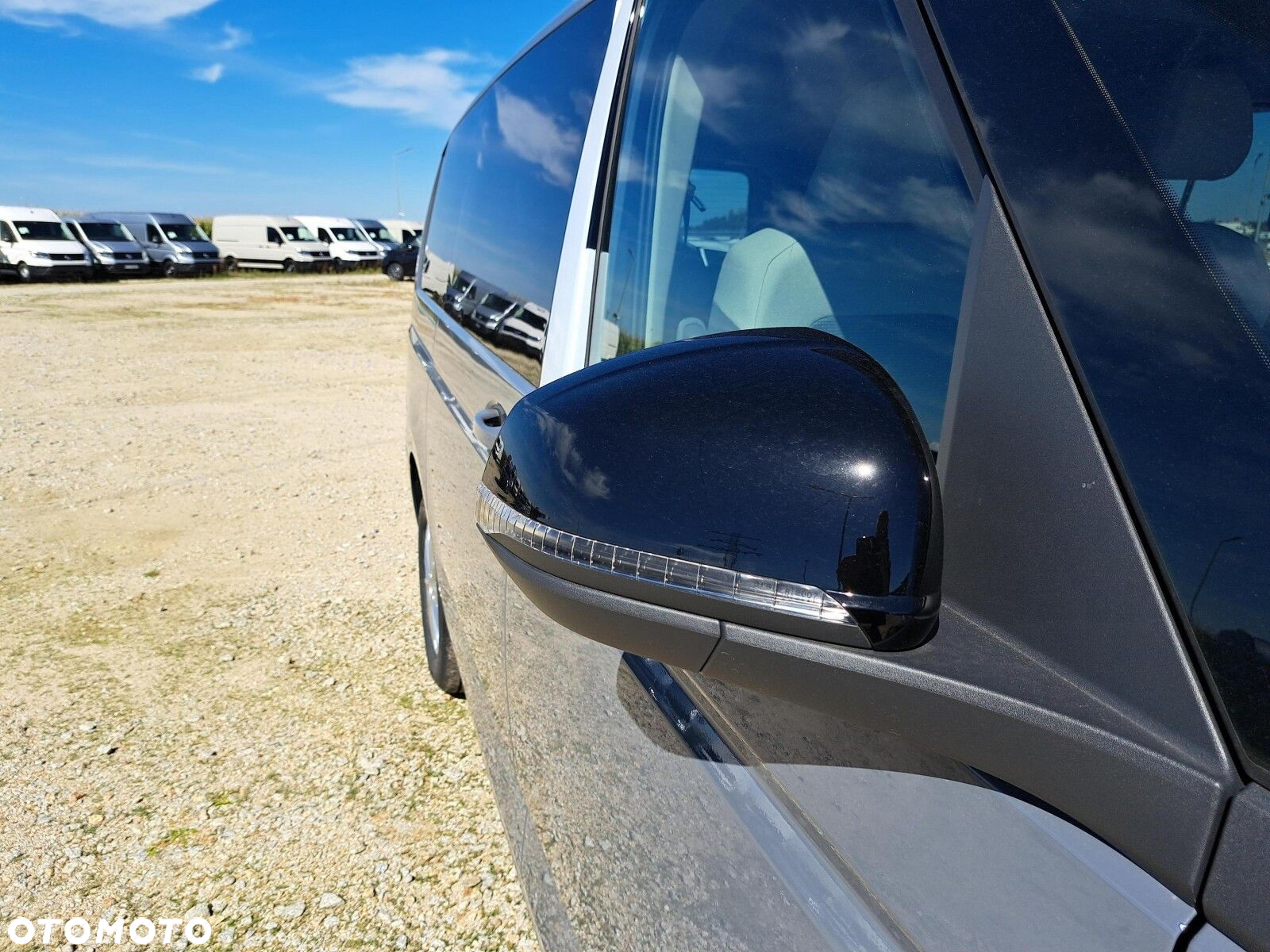 Volkswagen multivan Family L2 silnik: 2,0 l TDI SCR 150 KM / skrzynia biegów: 7-biegowa DSG rozstaw osi: 3124 mm - 24