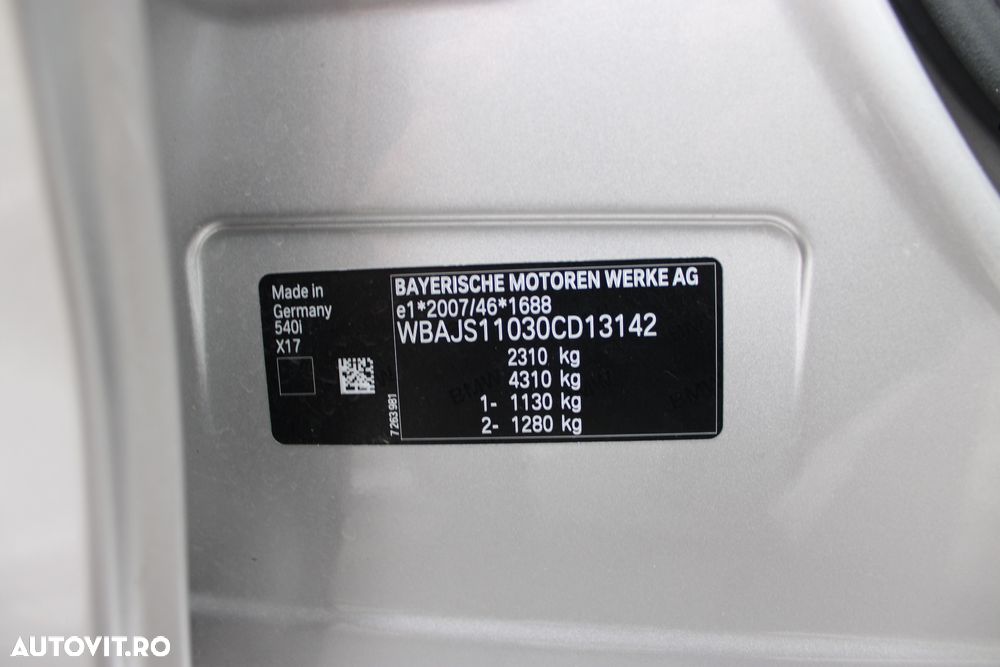 BMW Seria 5 540i AT - 14