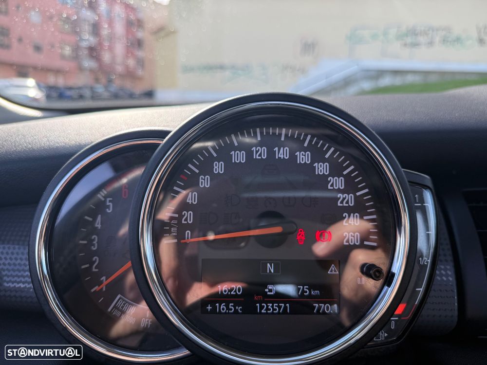 MINI 5 Portas Cooper D - 28