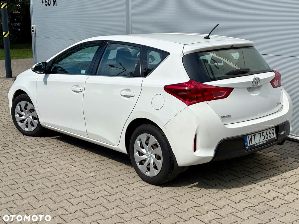 Toyota Auris 1.6 Premium Comfort - 2
