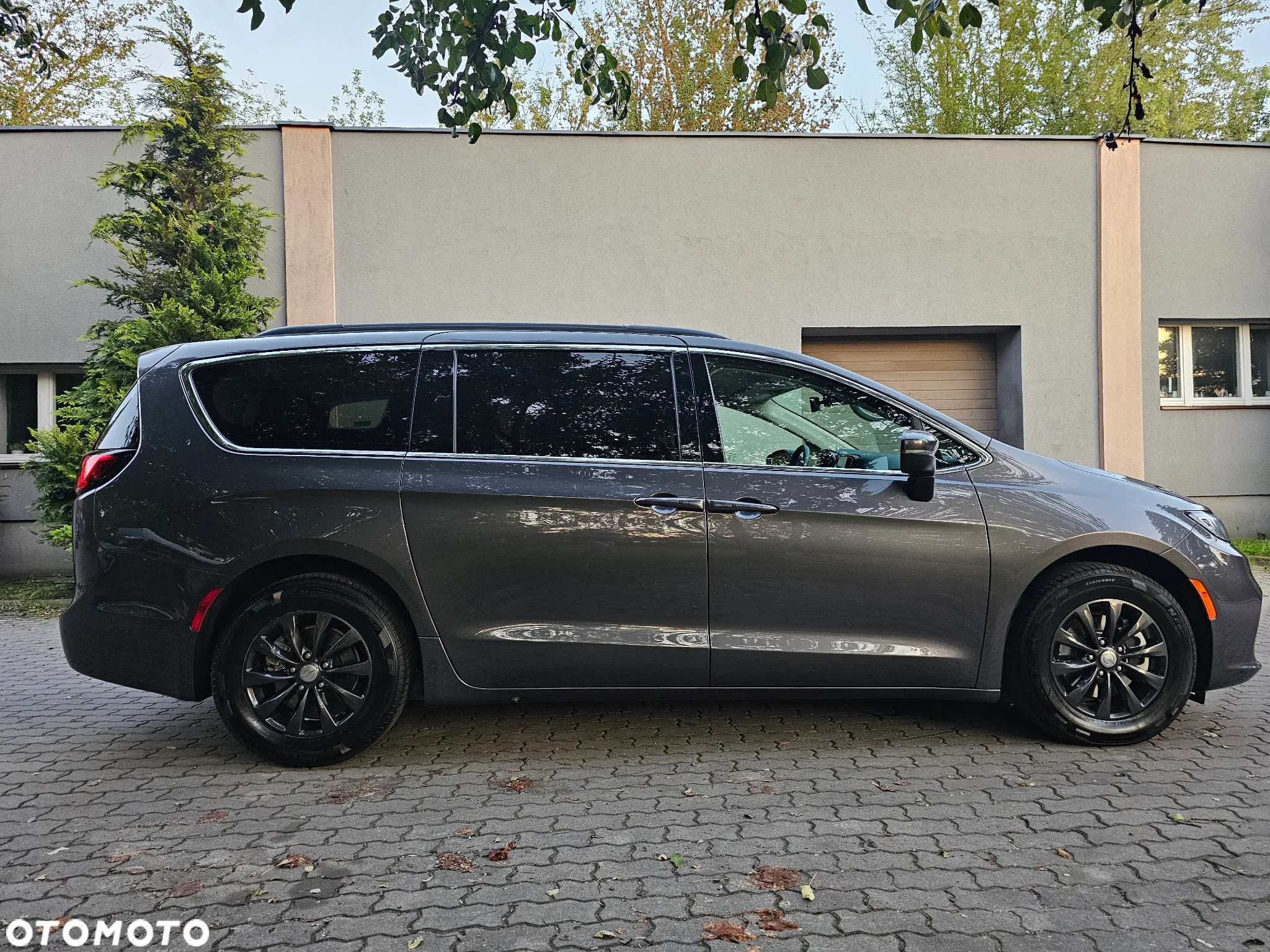 Chrysler Pacifica - 8