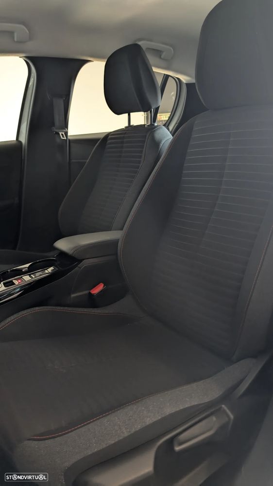 Peugeot 208 - 15