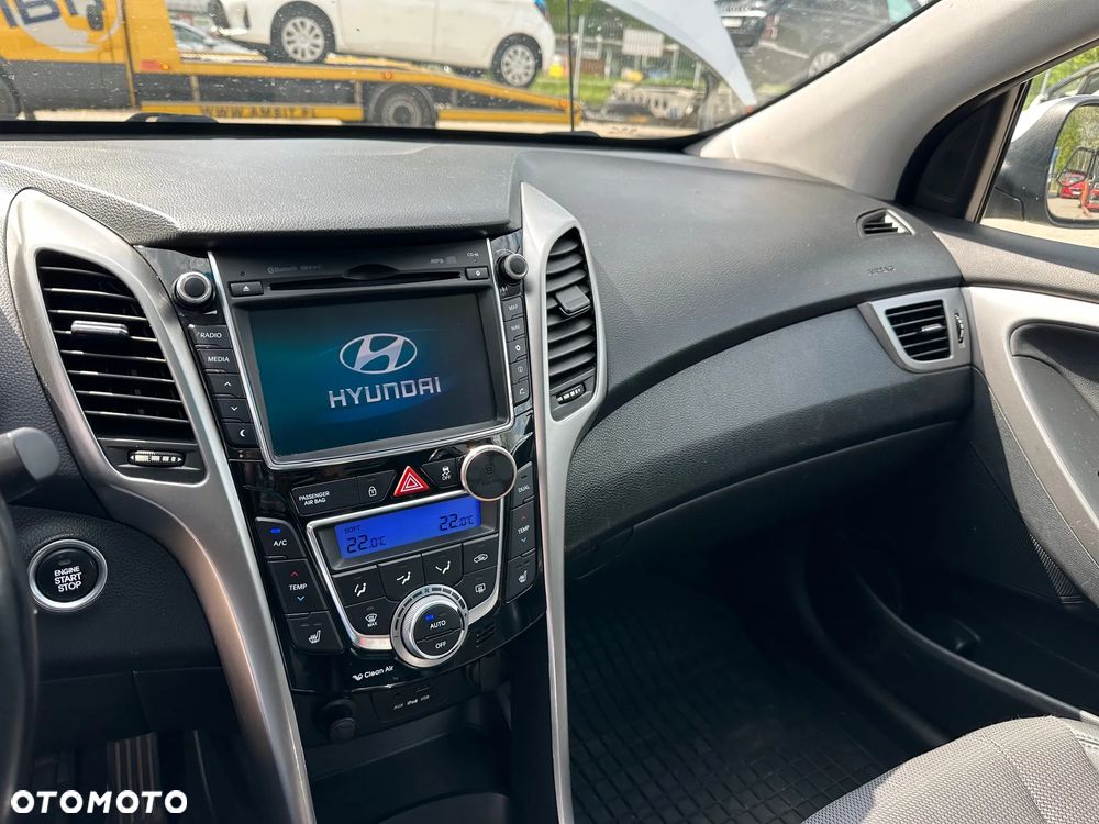 Hyundai i30 blue 1.6 CRDi Trend - 13