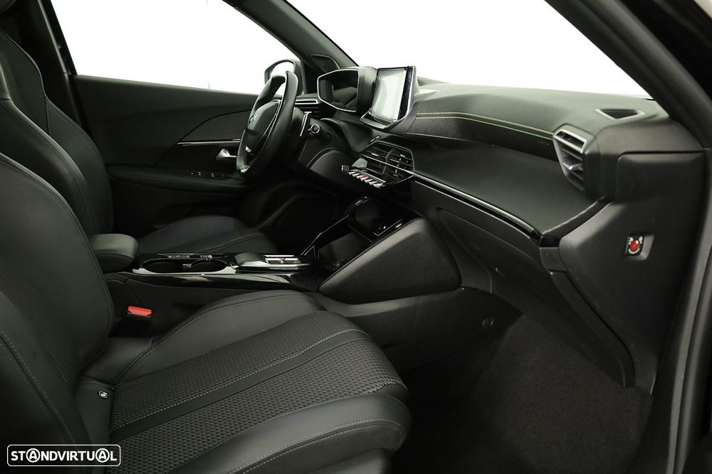 Peugeot 2008 1.2 PureTech GT EAT8 - 21