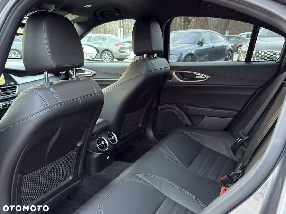 Alfa Romeo Giulia 2.0 Turbo 16V AT8-Q4 Veloce - 18
