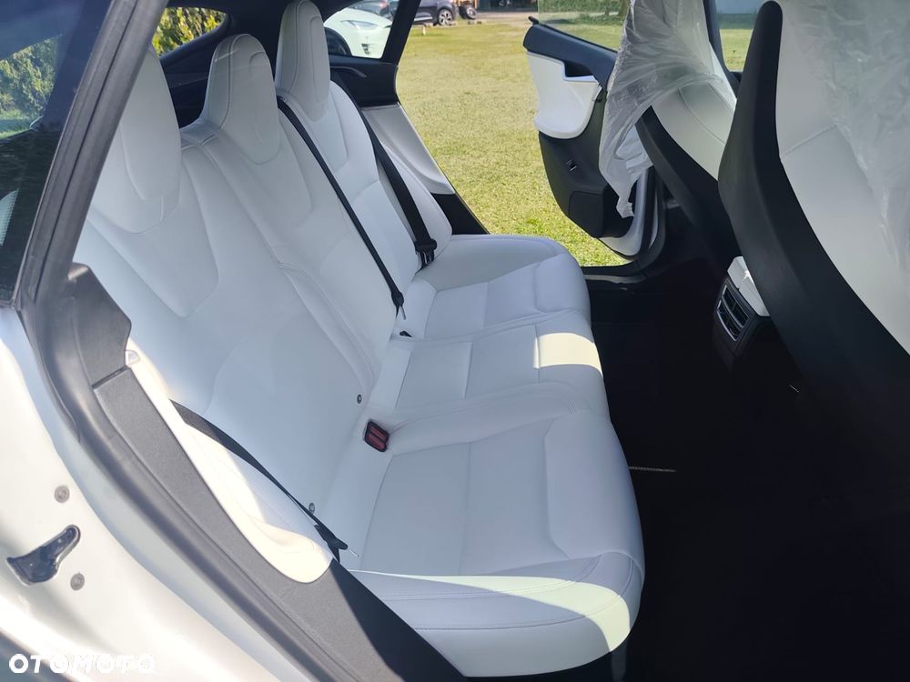 Tesla Model S - 19