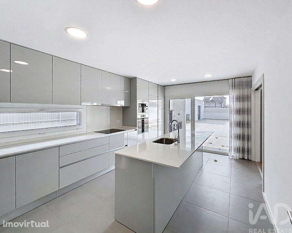 Casa T4 em Fernão Ferro de 217,00 m2 - Grande imagem: 4/30