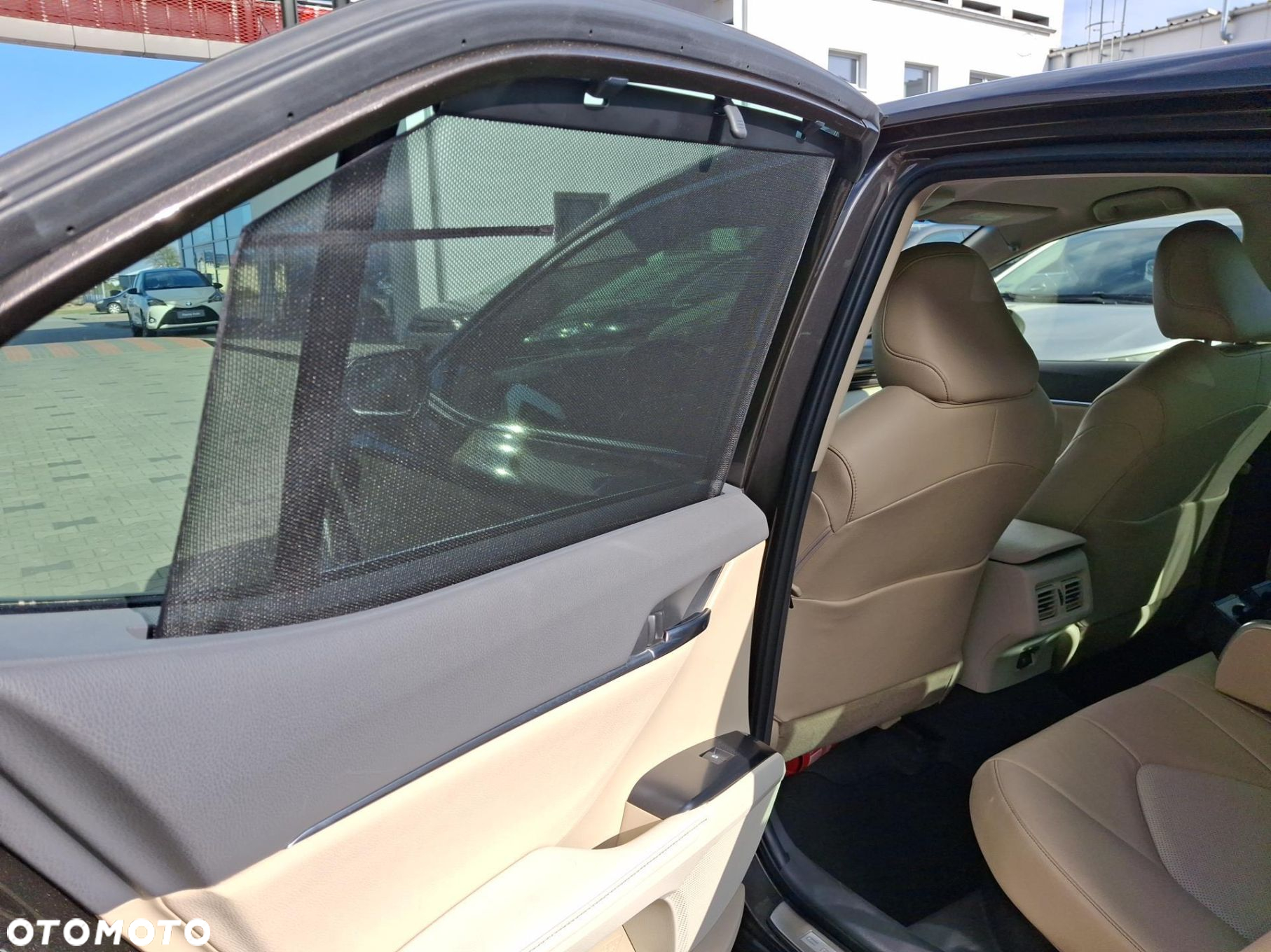 Toyota Camry - 23