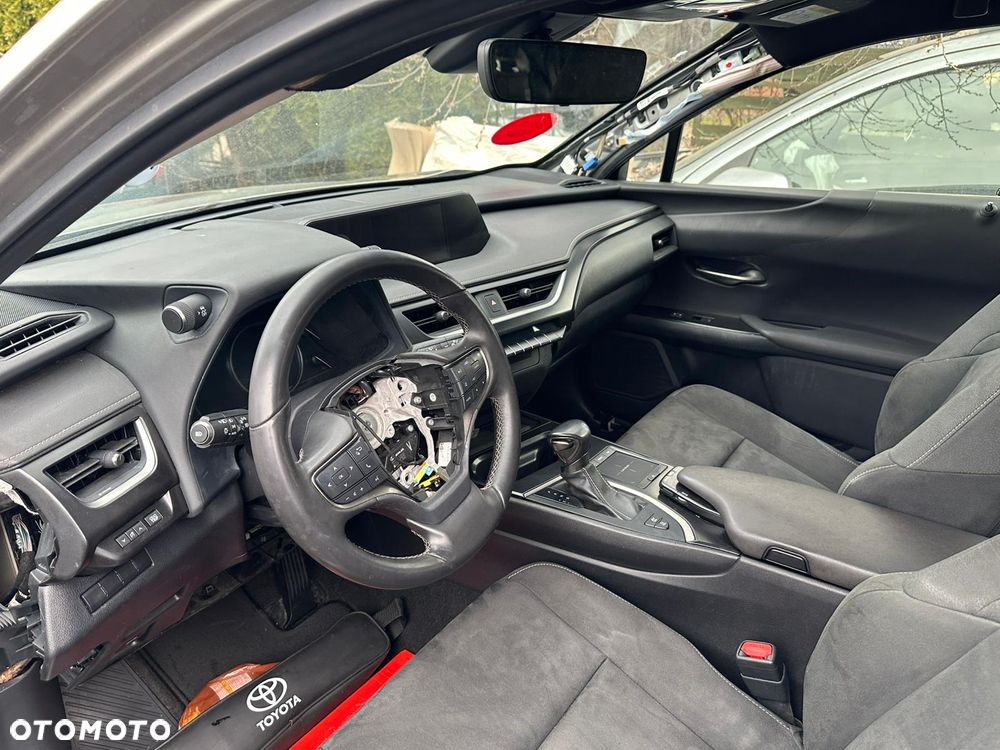 Lexus UX - 4