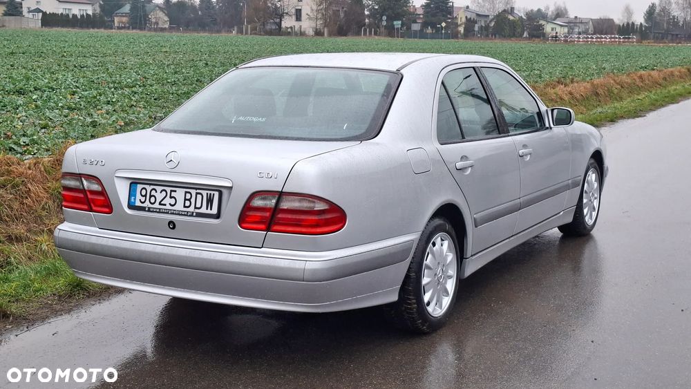 Mercedes-Benz Klasa E 270 CDI Classic - 28