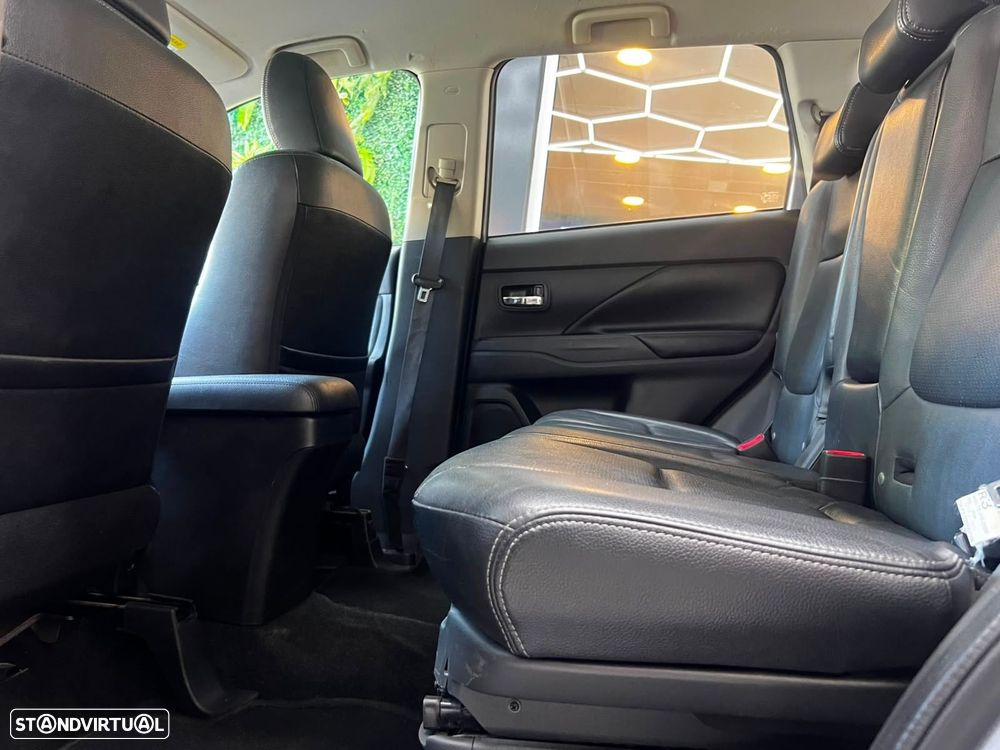 Mitsubishi Outlander 2.2 DI-D Intense+ - 11