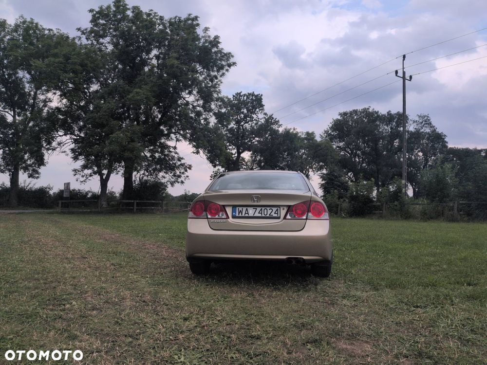 Honda Civic 1.8 Executive - 3