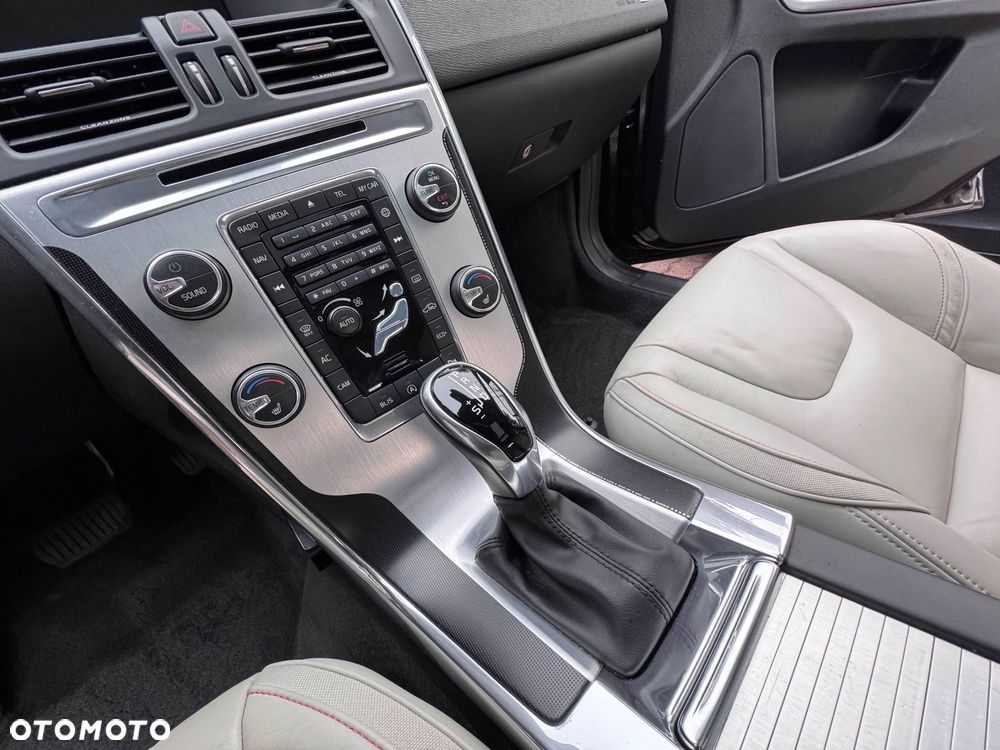 Volvo XC 60 D4 Drive-E Ocean Race - 17