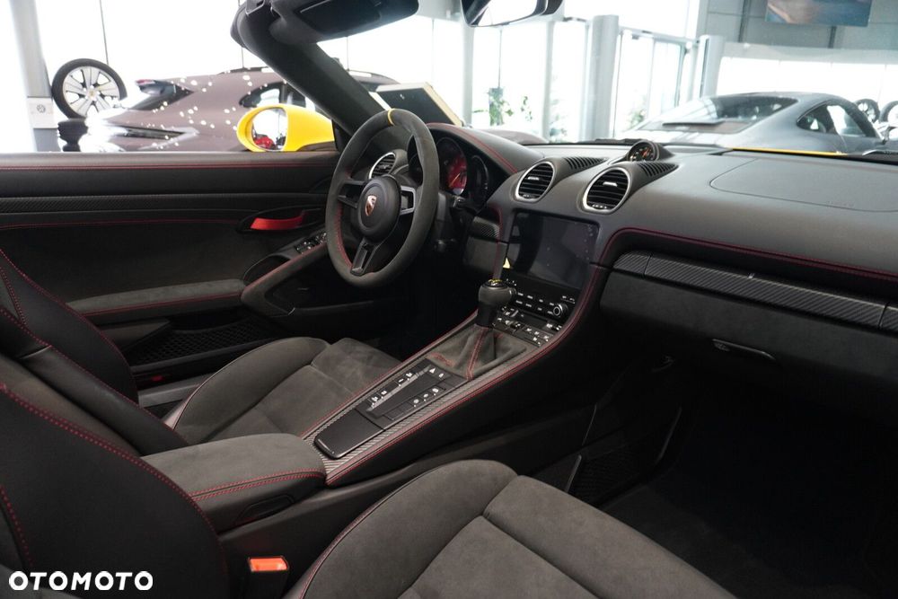 Porsche 718 Spyder - 31