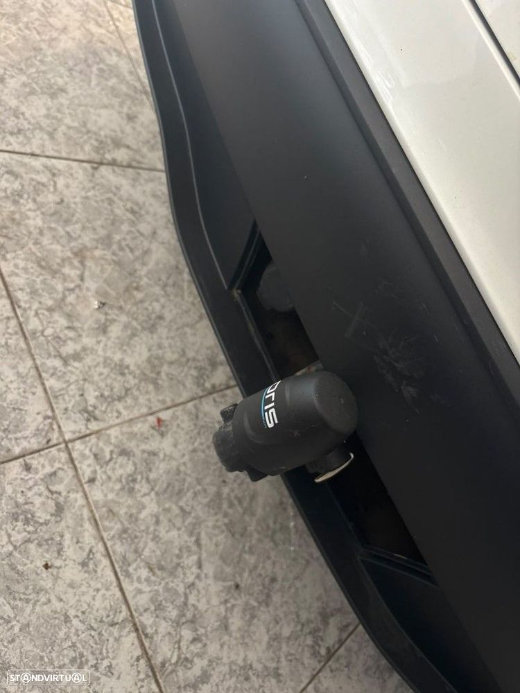 Tesla Model Y — fotografia 10