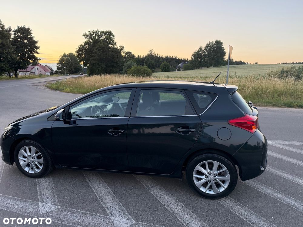 Toyota Auris 2.0 D-4D Dynamic - 29
