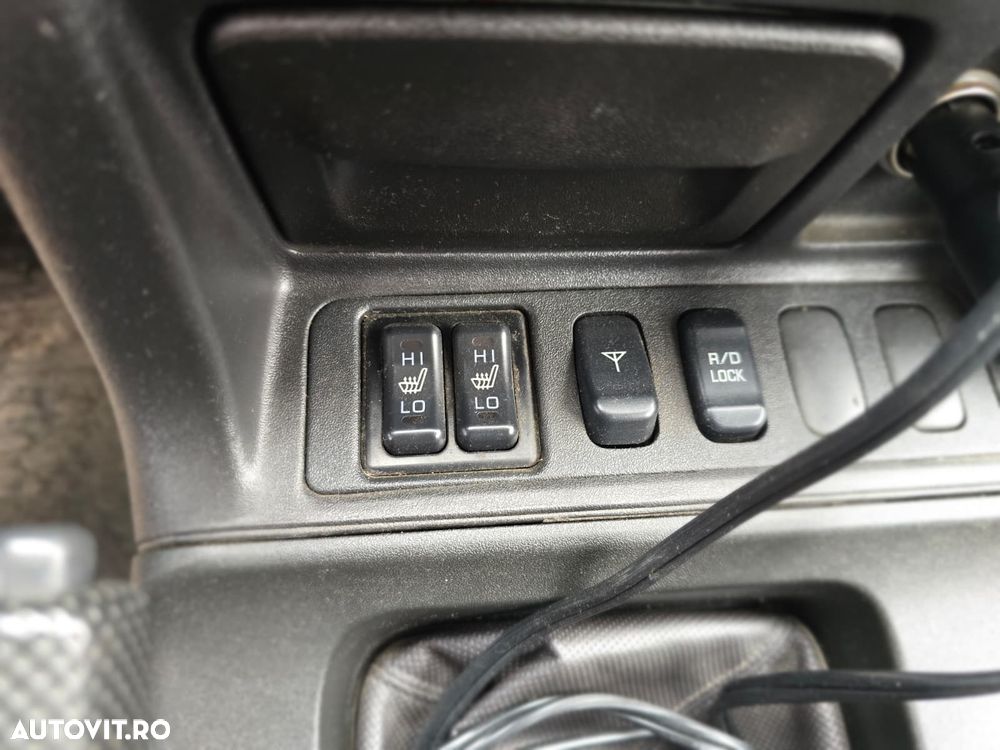 Mitsubishi Pajero - 8