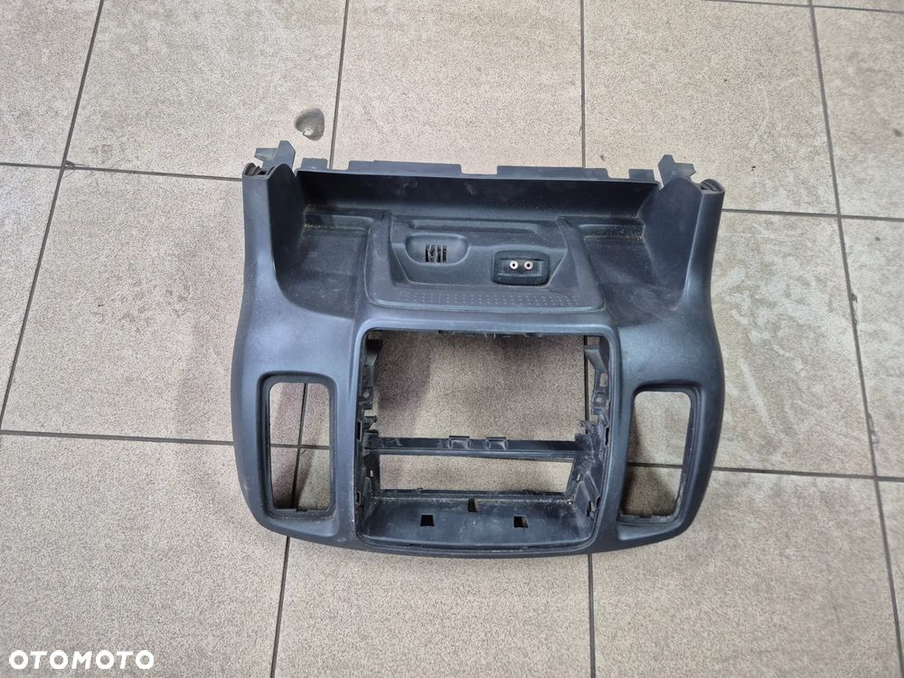 PANEL ŚRODKOWY KOKPITU KONSOLA TRAFIC VIVARO  11-14r.