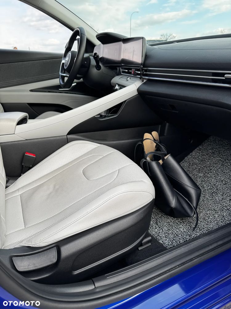 Hyundai Elantra 1.6 Executive CVT - 19