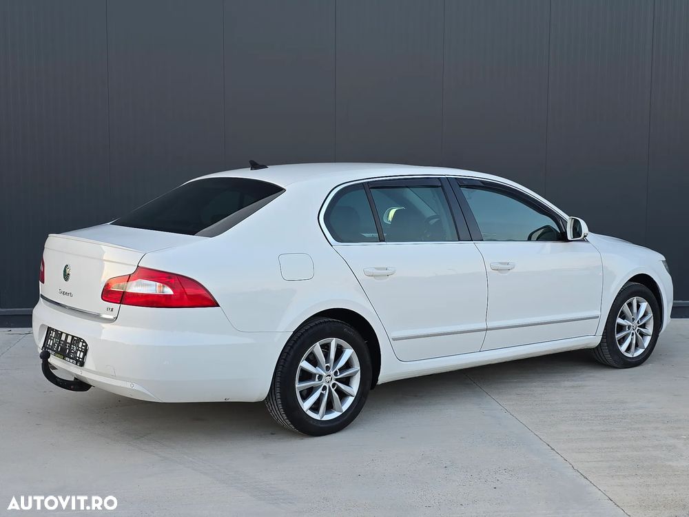 Skoda Superb 2.0 TDI DSG Elegance - 4