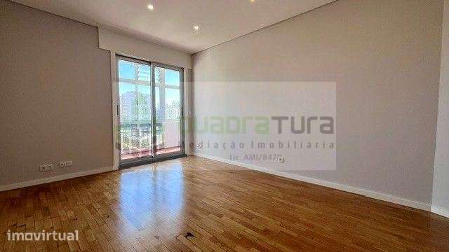 Apartamento T2 | Boavista | junto à Rotunda | Totalmente restaurado - Grande imagem: 3/26