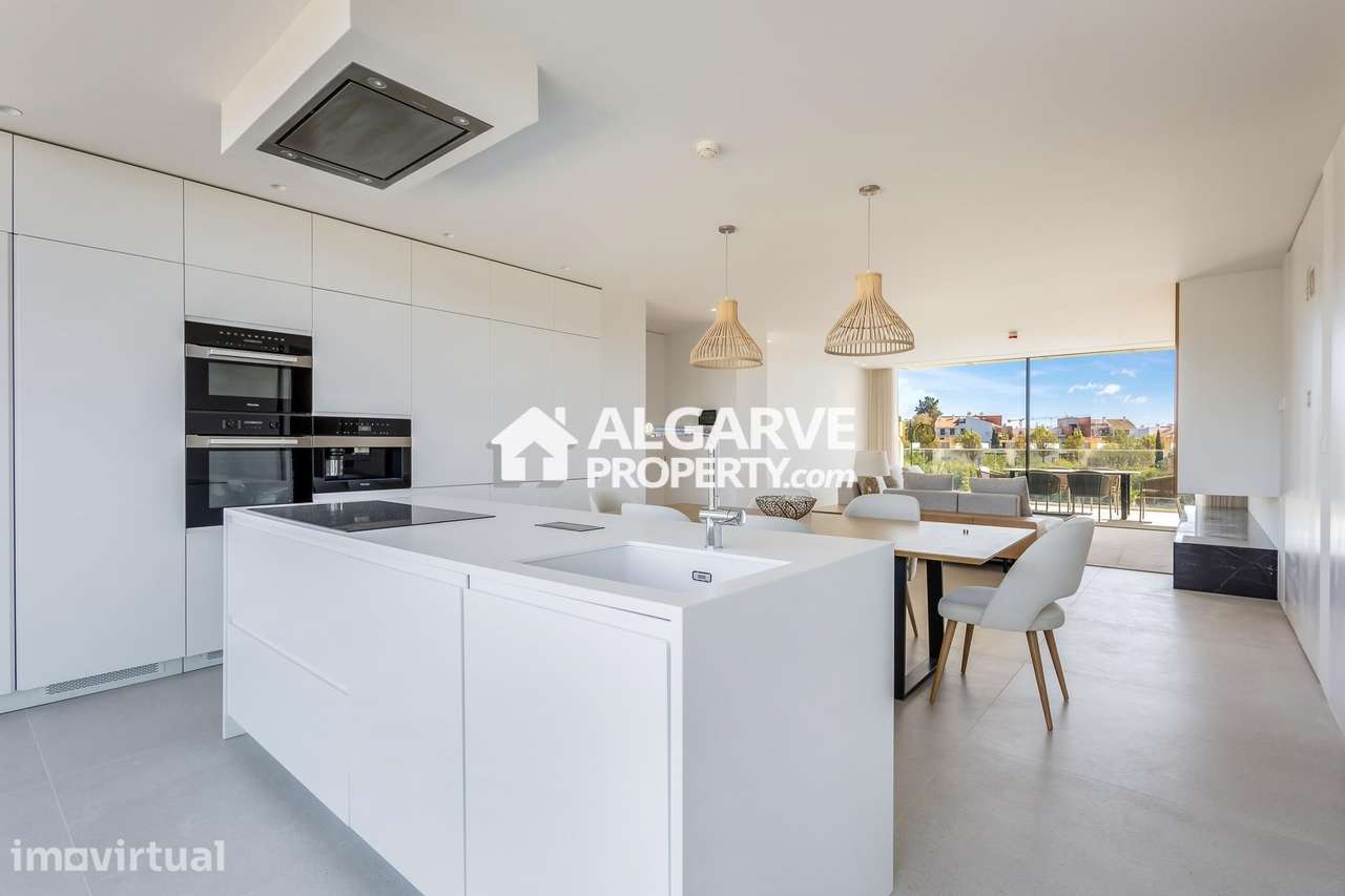 VILAMOURA - T2 em Empreendimento de Turístico de LUXO com vista LAGO e - Grande imagem: 2/26
