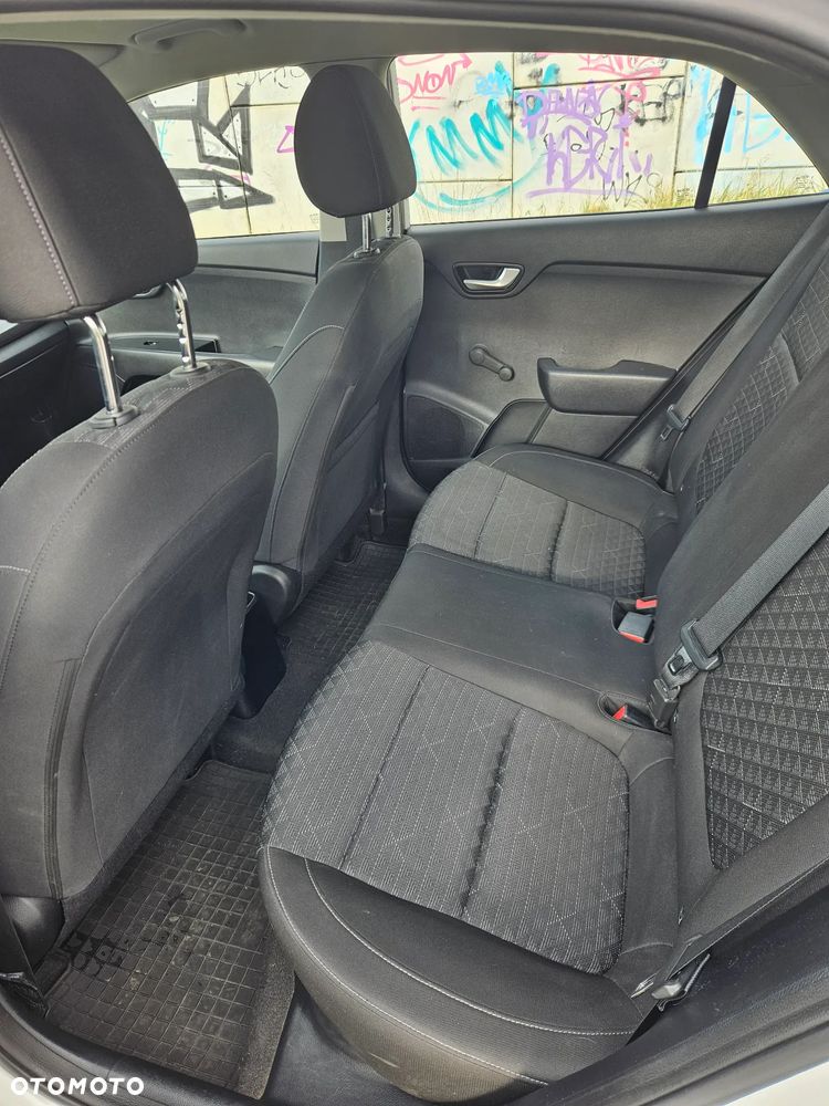 Kia Rio - 21