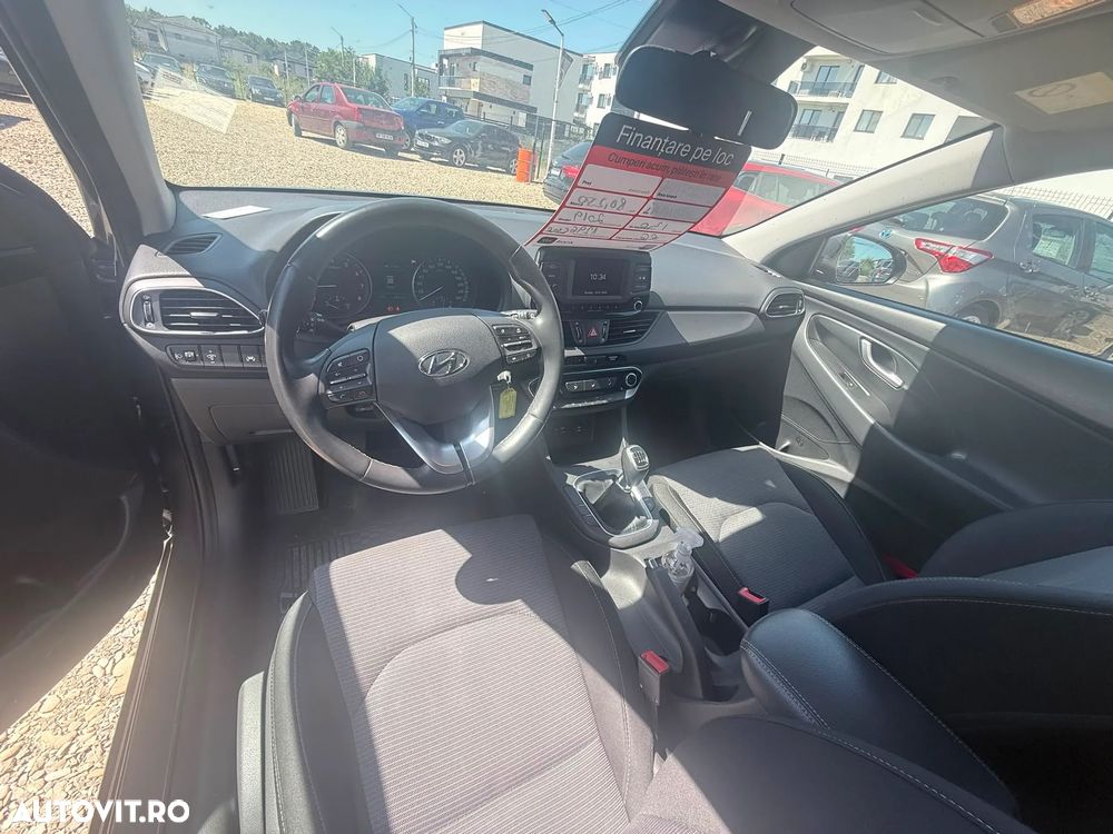 Hyundai i30 1.4 100CP 5DR M/T Classic - 10