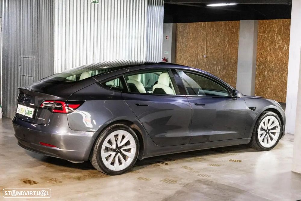 Tesla Model 3 - 9