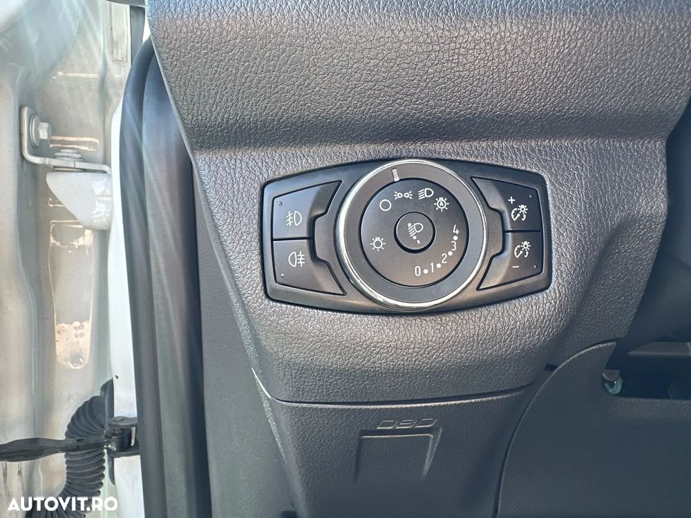 Ford Transit Courier - 15