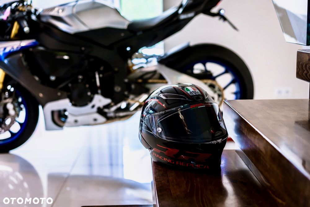 Yamaha R1 - 25