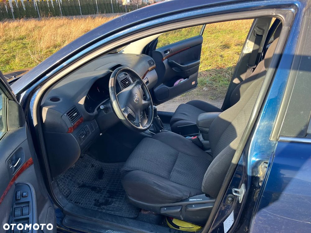 Toyota Avensis 1.8 VVT-i Sol - 8