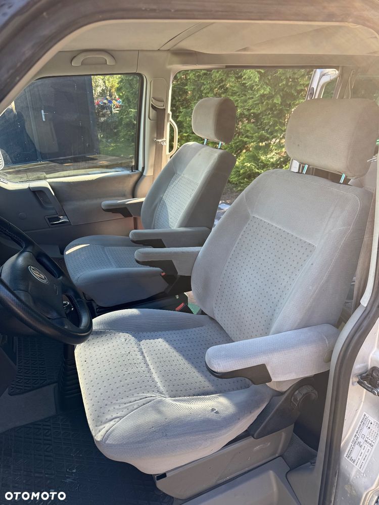 Volkswagen Caravelle - 6