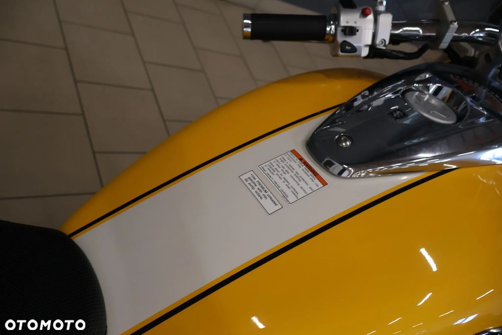Suzuki Intruder - 22