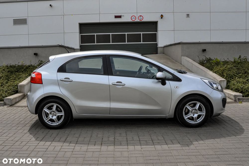 Kia Rio - 5