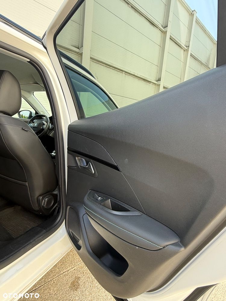 Peugeot 2008 1.5 BlueHDi Allure Pack S&S EAT8 - 28