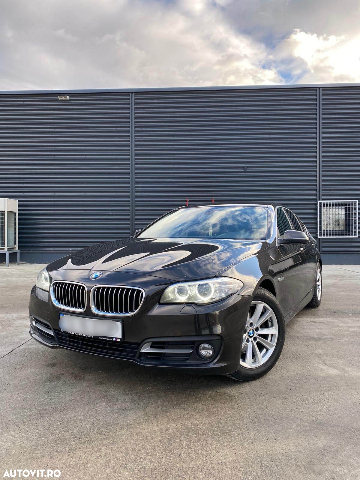 BMW Seria 5 520d xDrive AT - 2